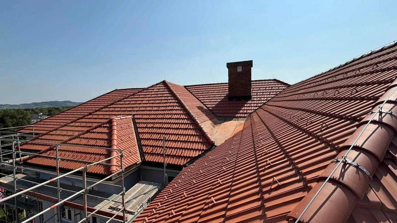 Nova opečna kritina na štirikapni strehi